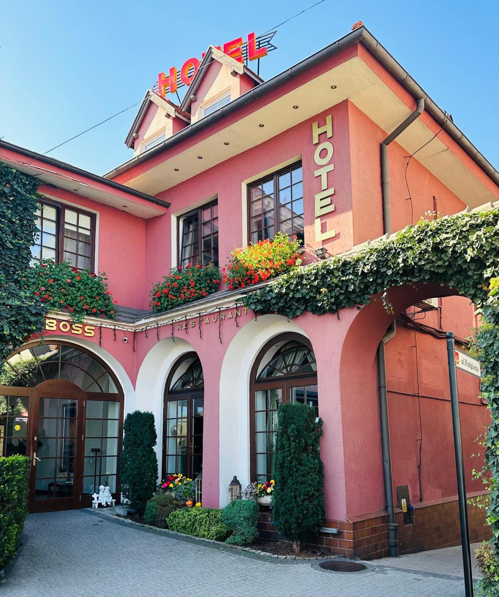 Hotel Restaurant Boss Miloslaw Exterior photo